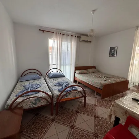 Retreat Guest house *